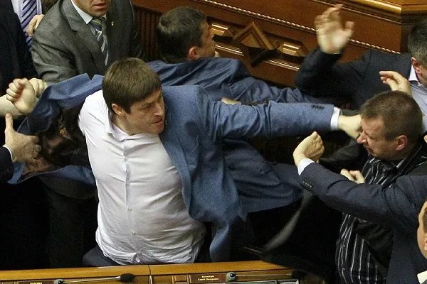 梦见和别人打架预示什么 梦见和别人打架有什么征兆