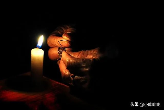 烛光里的妈妈歌词大意？