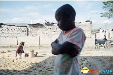 智慧之后是泪水 海地贫民制作泥巴饼干做充饥食物