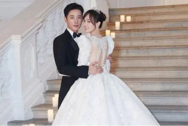 罗晋唐嫣牵手下班图曝光，他们的感情究竟有多好？