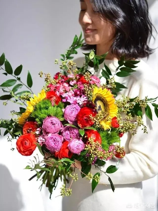 如何评价原央视主持人、演员赵子琪？