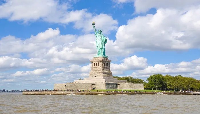 世界上第一个社会主义国家是哪个 第一个社会主义国家叫什么