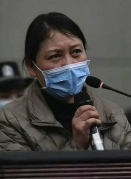 劳荣枝看守所里读《活着》，究竟是有意反讽还是最后表演？