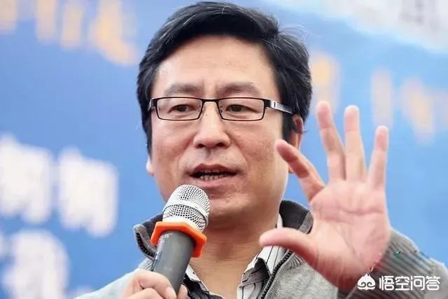 董路微博炮轰白岩松是“充满着井底之蛙的无知和浅薄”，对此你怎么看？