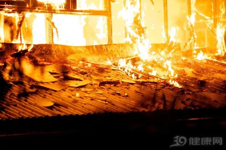 最绝望的死法：千度高温烘烤53小时，隧道成熔炉，39人成灰烬