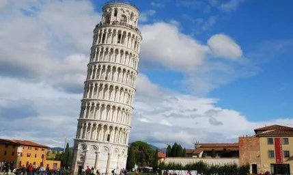 意大利比萨斜塔为什么会倾斜？比萨斜塔每年倾斜约多少厘米？