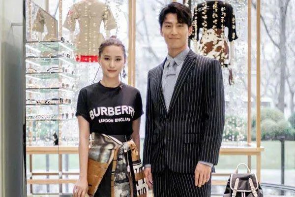 窦骁在微博晒出甜蜜照片，他是如何保持爱情新鲜感的？