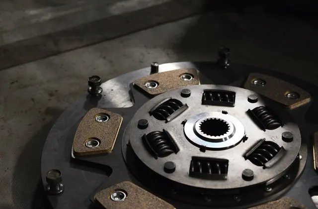 离合器三件套指的是什么 离合器三件套坏了症状有哪些