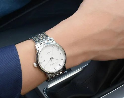 男人戴手表象征什么 男人带手表的三大禁忌有哪些