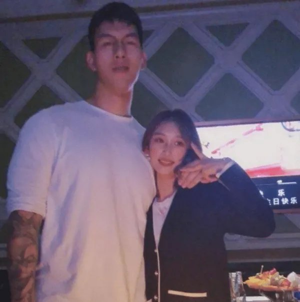 张鸿林的生活过得怎样？