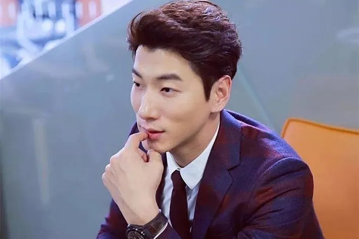 网友称“整件事情疑点重重”，张亮、寇静9月出游香格里拉照片有何疑点？