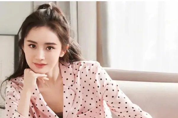 杨洋421事件内容：爆出15岁和女演员有染（都是谣言）