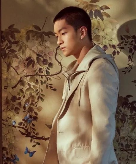 屈楚萧否认恋情，万籽麟回应被分手，屈楚萧到底是个怎样的人？