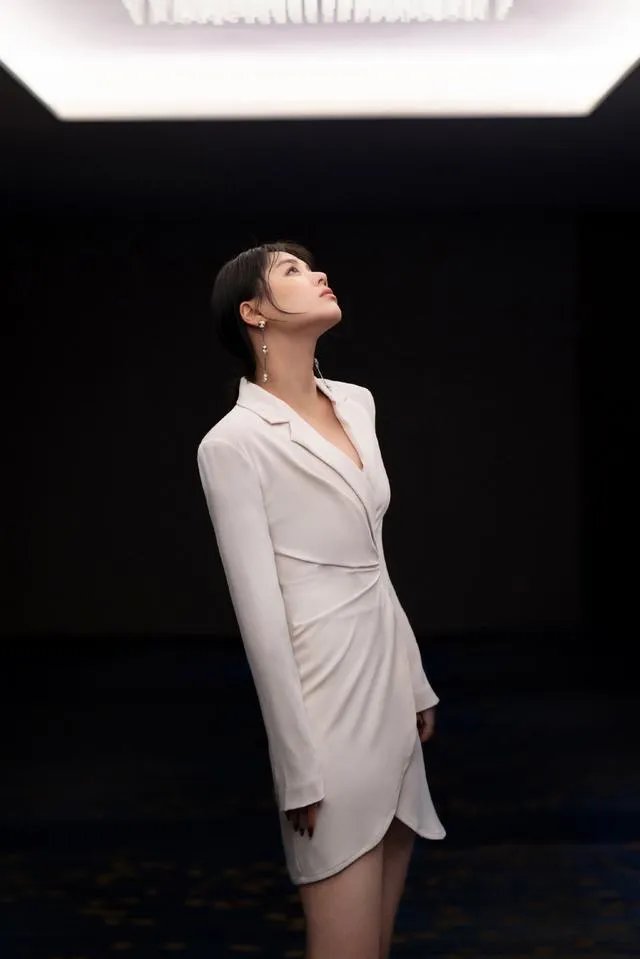 西装裙怎么穿更好看？