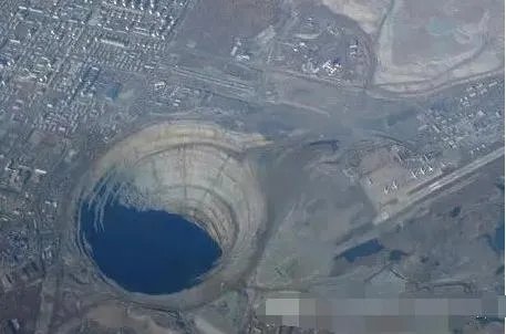 钻石为什么在钻石坑里？