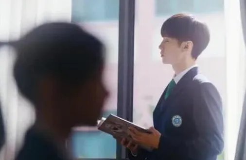 《暗格里的秘密》讲了什么故事？和原著有哪些不同？