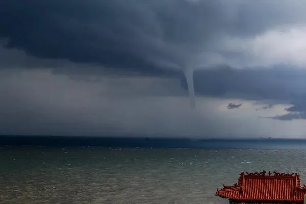 大理洱海现龙吸水，这是一种什么样的景观？