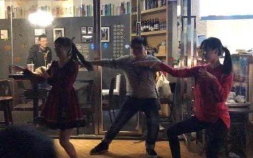 尬舞是什么意思