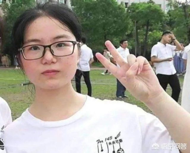 留守女生钟芳蓉高分选择了北大考古专业，为什么有很多人质疑？
