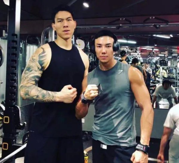 张鸿林的生活过得怎样？