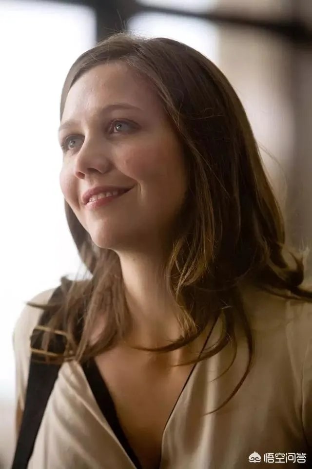 为什么《黑暗骑士》瑞秋会选择哈维丹特而不是布鲁斯韦恩呢？