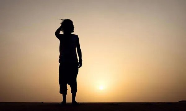 QQ空间个性男背景图片有哪些？