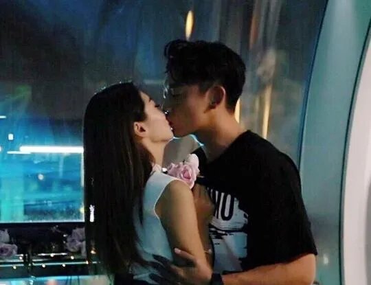 如何看待郑凯微博爆出与程晓玥分手的消息呢？