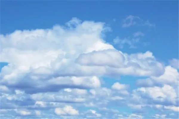 天空中漂浮的云，可能有多重？重量受什么影响？