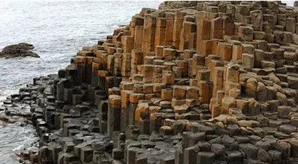 巨人之路的成因是什么？关于巨人之路有什么传说？