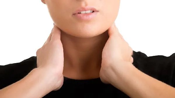 一咽口水喉咙痛是怎么回事