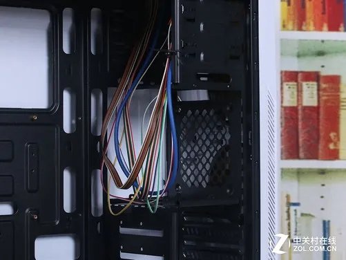 大空间强兼容性 航嘉暗夜猎手3机箱评测