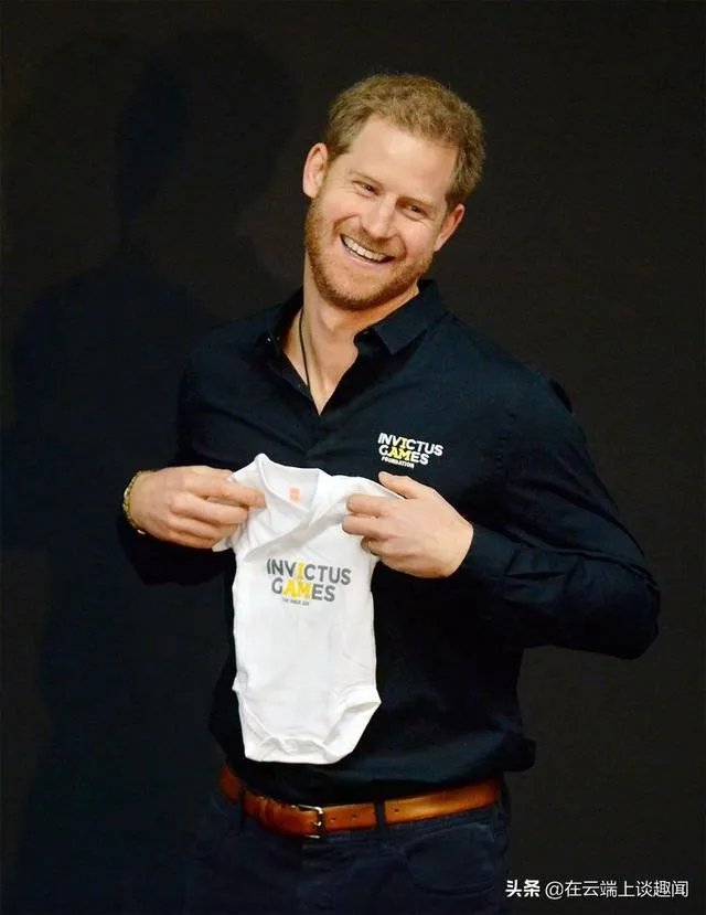 哈里王子夫妇退出王室是放弃王位继承权吗？还享受王室待遇吗？