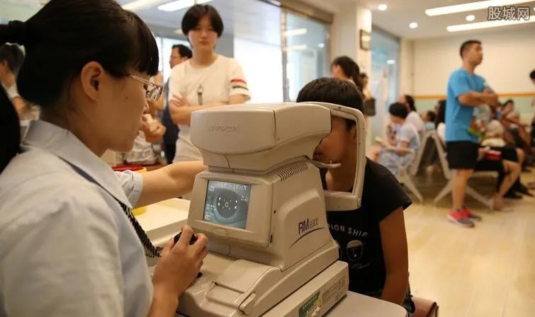 李文亮妻子付雪洁是干什么的 她也是医生吗？