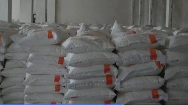 河南6人掉入面筋加工作坊物料罐死亡，事故发生的原因可能是什么？如何保证安全生产？