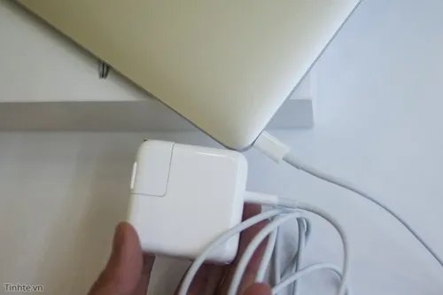 先睹为快！苹果史上最薄Macbook开箱图赏