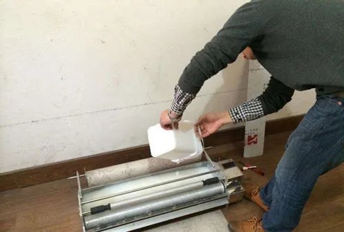 墙纸怎么贴 7个步骤让你轻松贴好墙纸