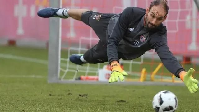 如何评价拜仁门将施塔克6年联赛共出场10次，却拿到6个联赛冠军？