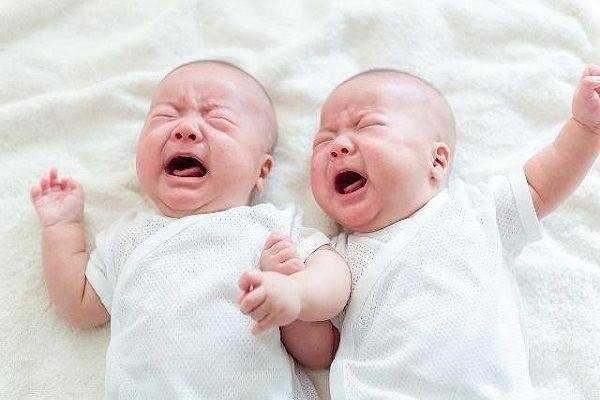 司机超载被罚将孩子塞给交警，孩子为何会成为她的“挡箭牌”？