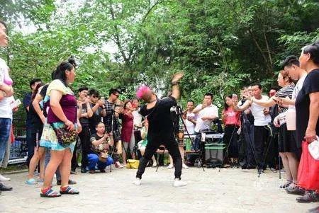 尬舞是什么意思