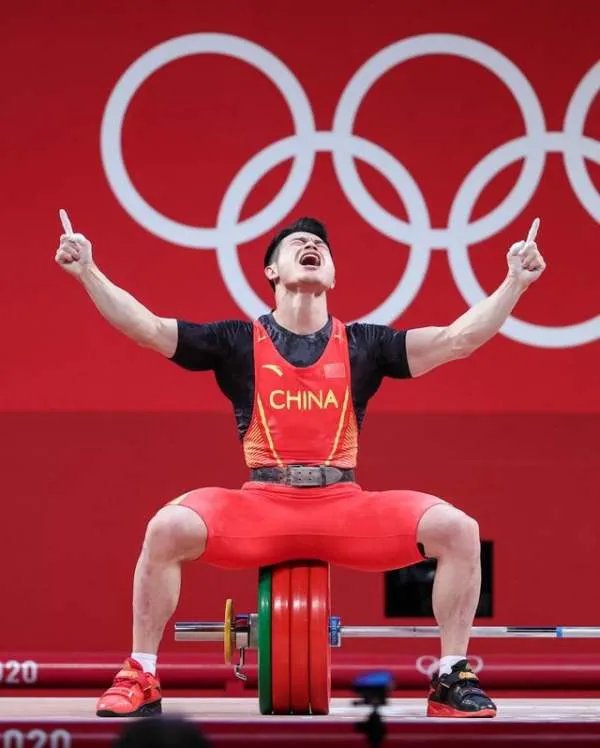 怎么评价东京奥运会，老将石智勇破世界纪录获得冠军？