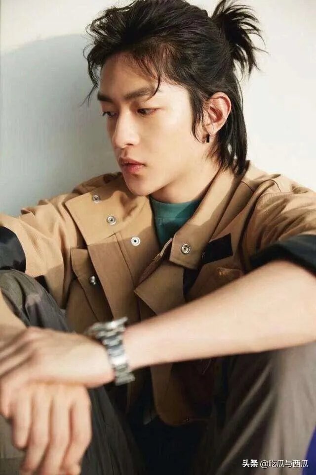 屈楚萧否认恋情，万籽麟回应被分手，屈楚萧到底是个怎样的人？