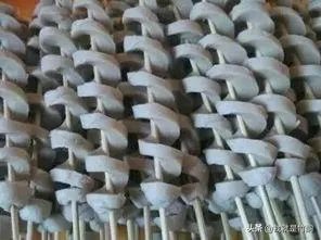 河南6人掉入面筋加工作坊物料罐死亡，事故发生的原因可能是什么？如何保证安全生产？