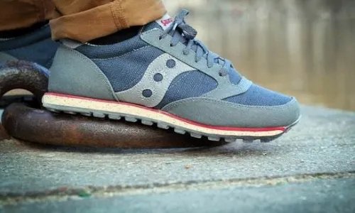 跑步鞋哪个牌子比较好