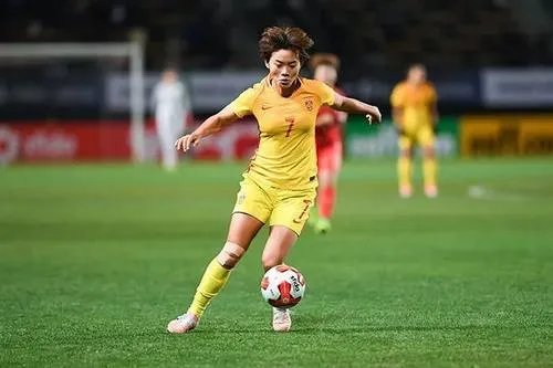 武磊回应王霜支持：女足是最棒的，王霜究竟算不算国际顶流足球运动员？