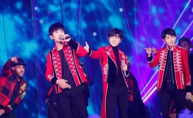 湖南卫视晒TFBOYS去年跨年演唱会帅照，暗示着今年还一起跨年吗？