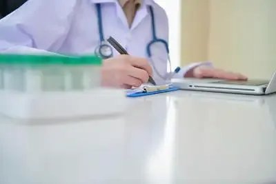 医院回应医学生阳性带病上岗猝死！具体是如何回应的？