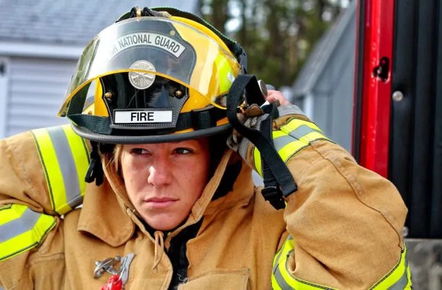 消防救援头盔性能和规格要求 消防头盔的作用和用途