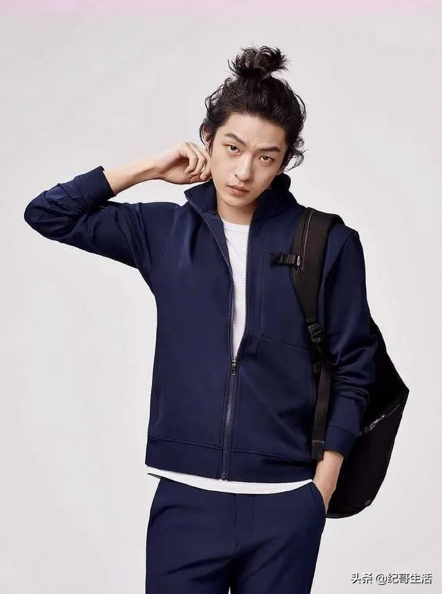 屈楚萧否认恋情，万籽麟回应被分手，屈楚萧到底是个怎样的人？