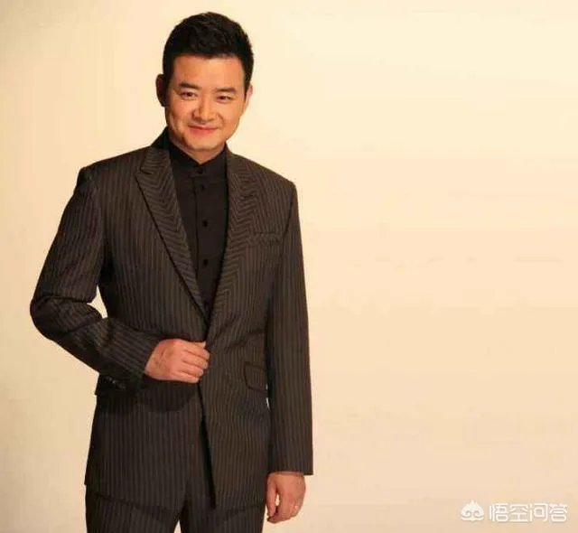 随着央视一批老面孔的消失，请问帅小伙子李佳明又去了哪里？