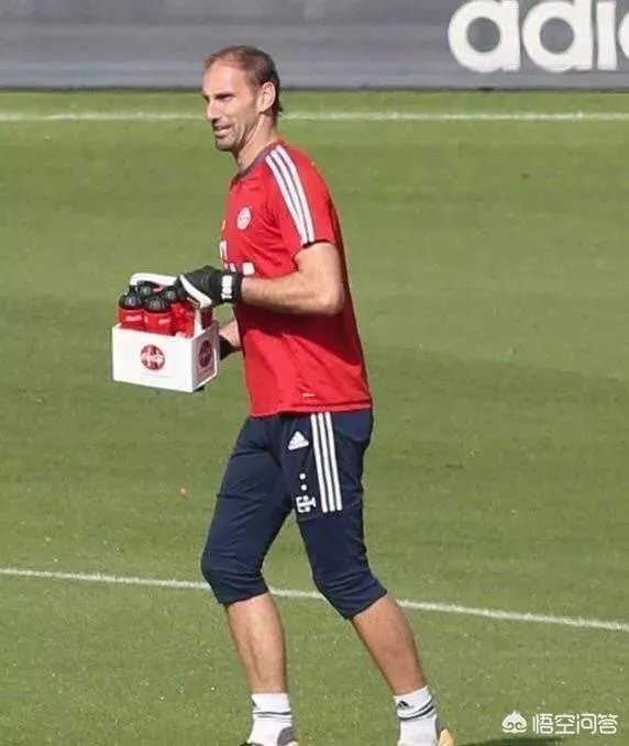 如何评价拜仁门将施塔克6年联赛共出场10次，却拿到6个联赛冠军？